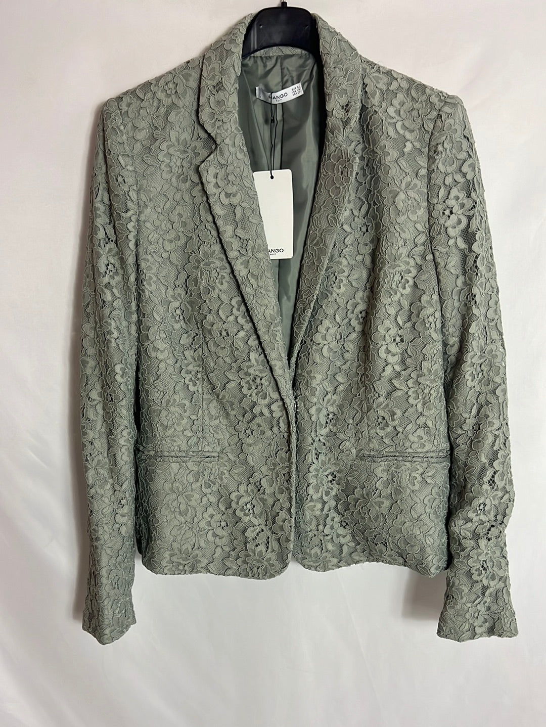 MANGO. Blazer encaje verde grisáceo. T S