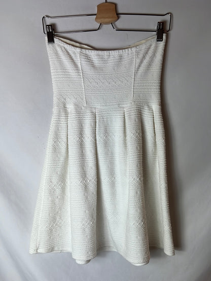 OTRAS. Vestido blanco palabra de honor textura. T S