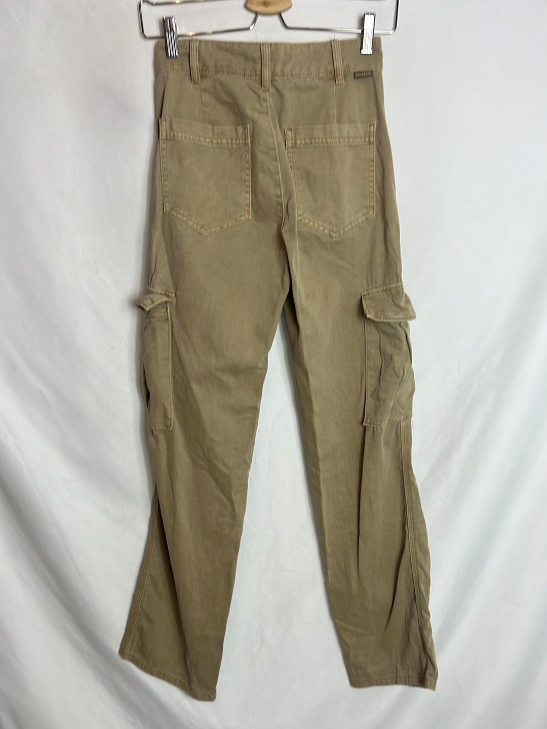 PULL&BEAR. Pantalón beige bolsillo T.34