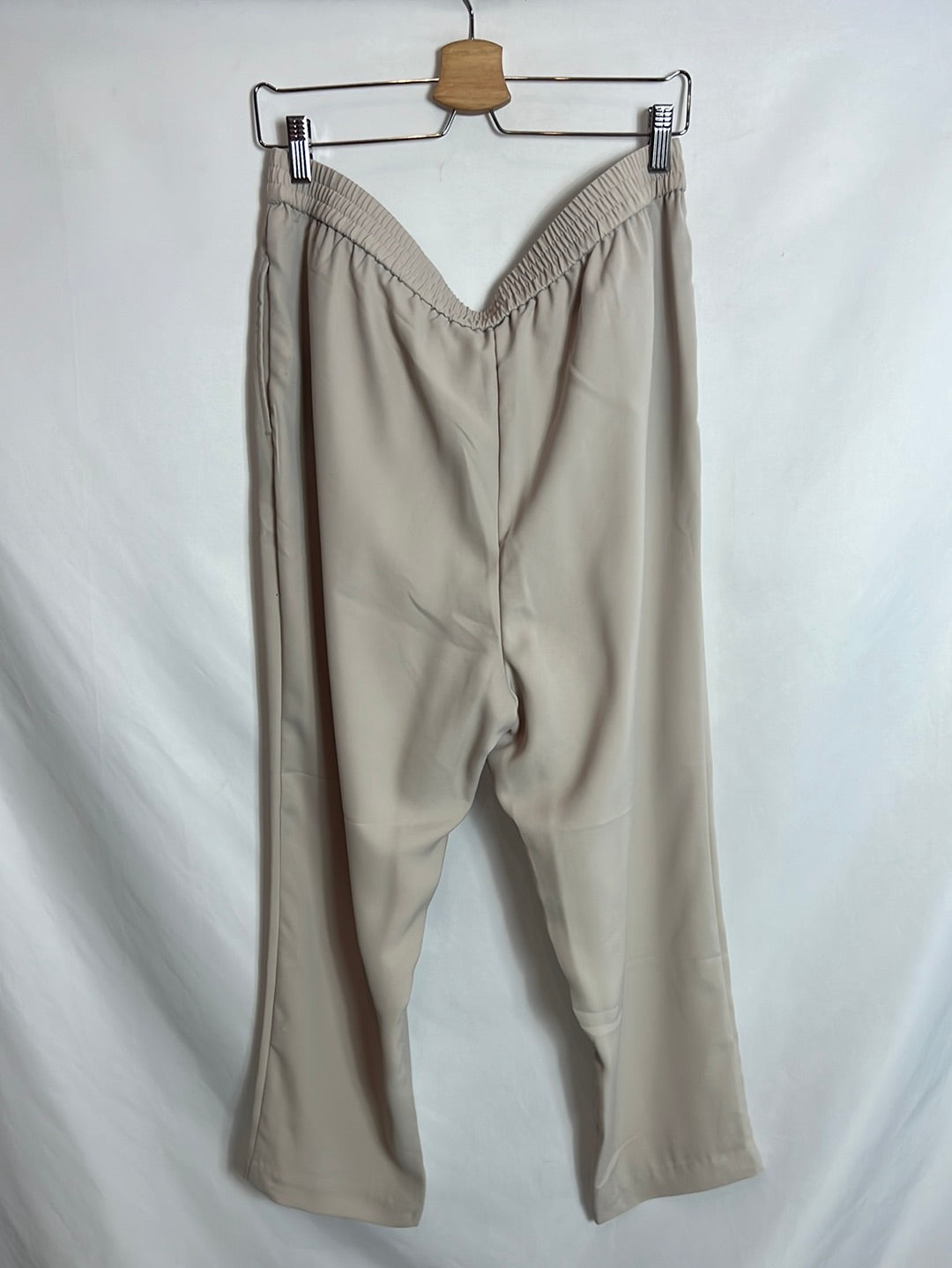 ZARA. Pantalón beige fluido. T XXL