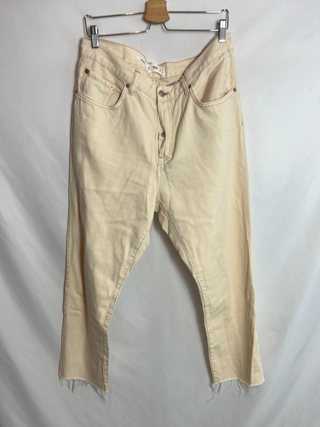 MANGO. Pantalón beige costuras. T 44