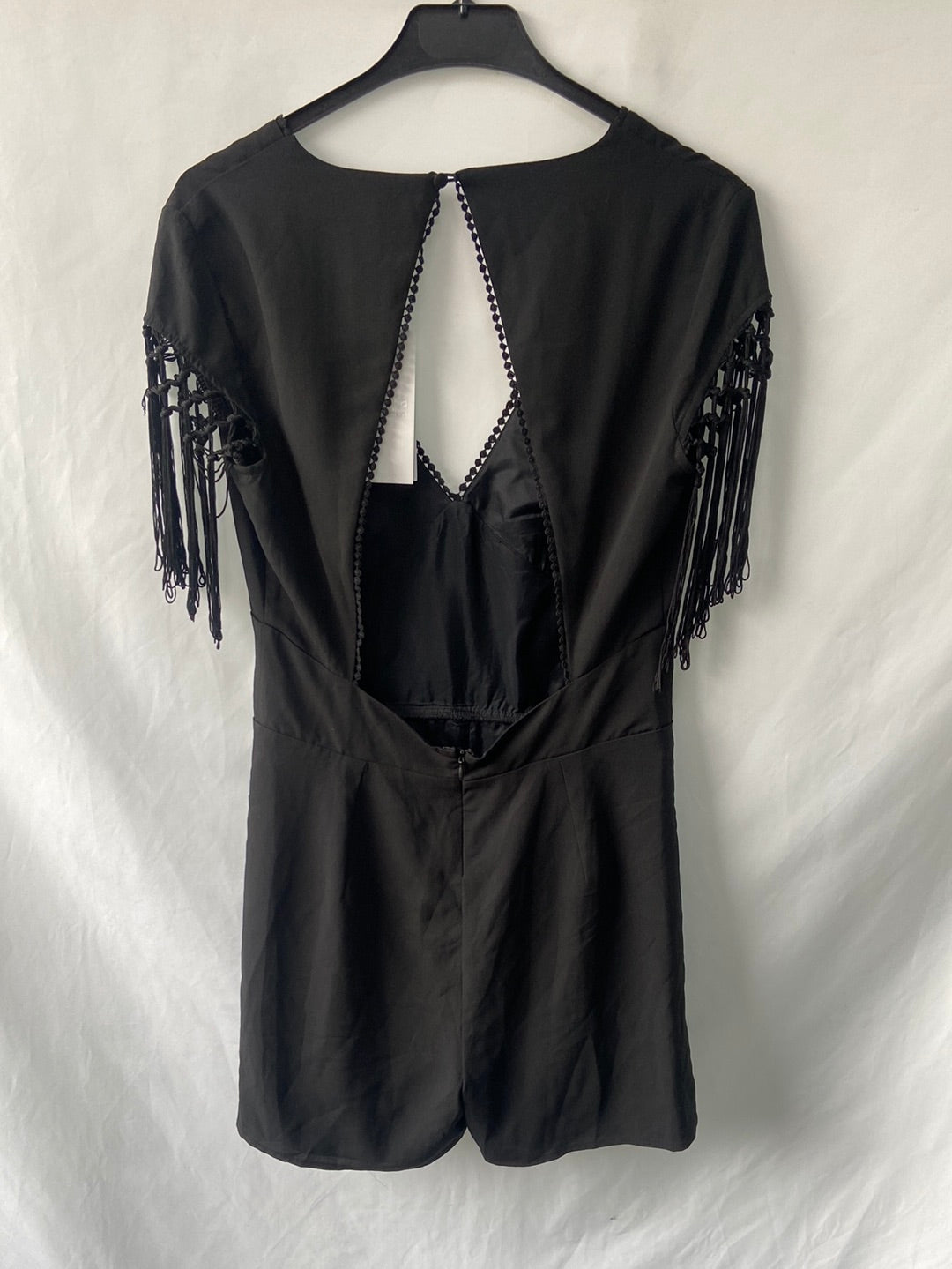 BERSHKA.Vestido negro flecos mangas T.m