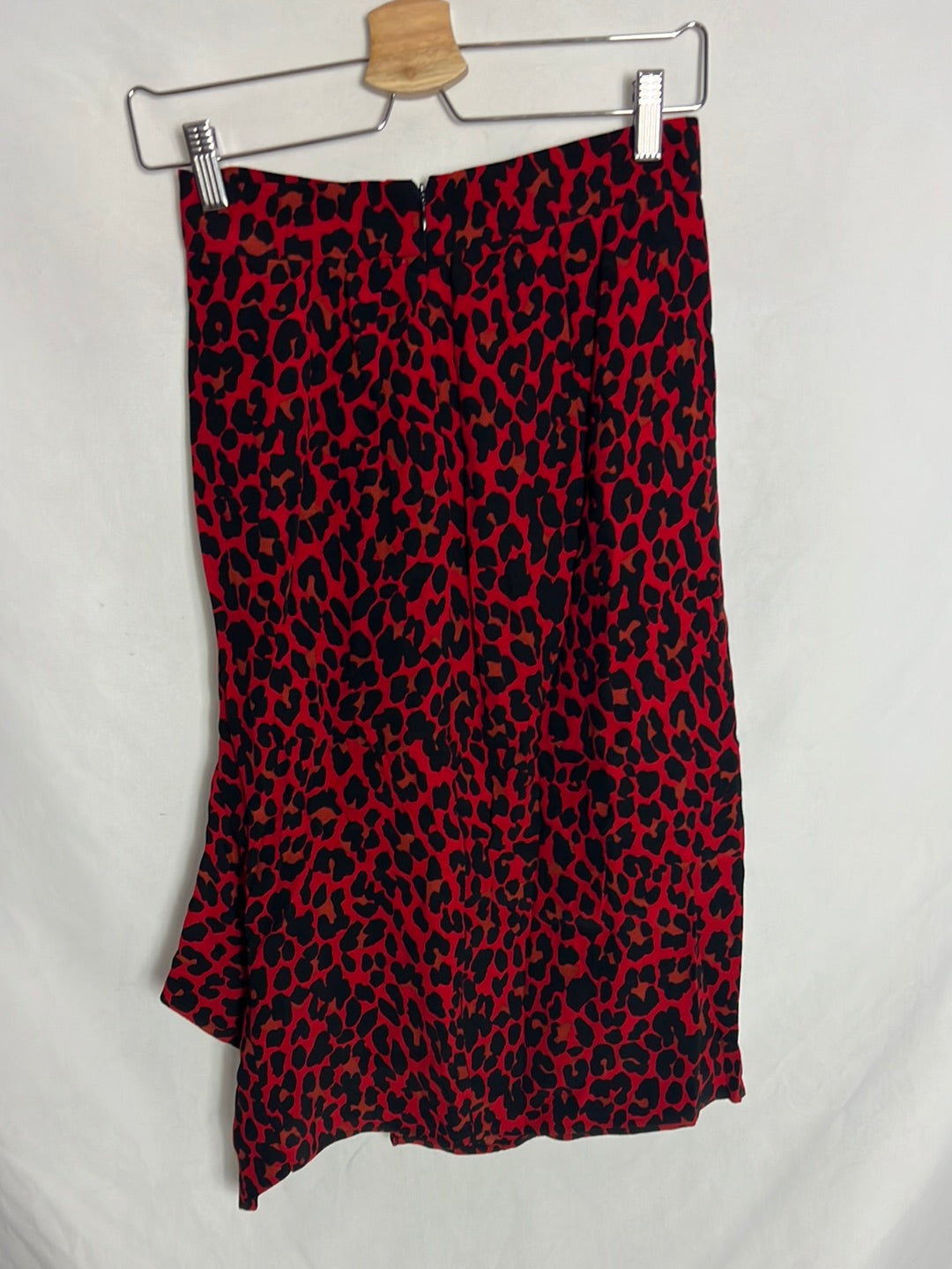 ZARA. Falda midi animal print roja. T XS