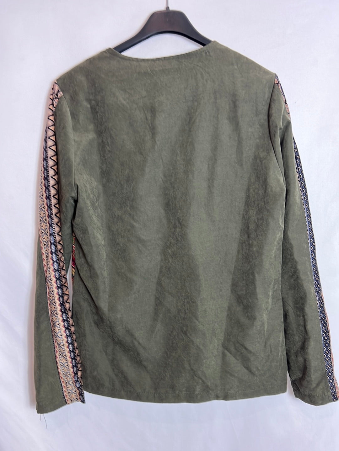 MOSNOVA. Chaqueta verde textura cenefas. T S