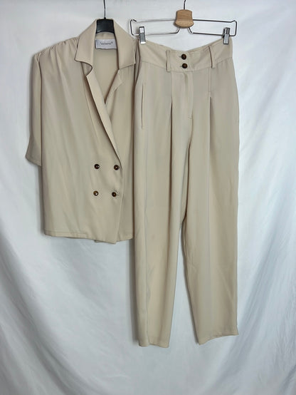 IQ. Total look blazer y pantalón fluido beige. T S/M (tara)