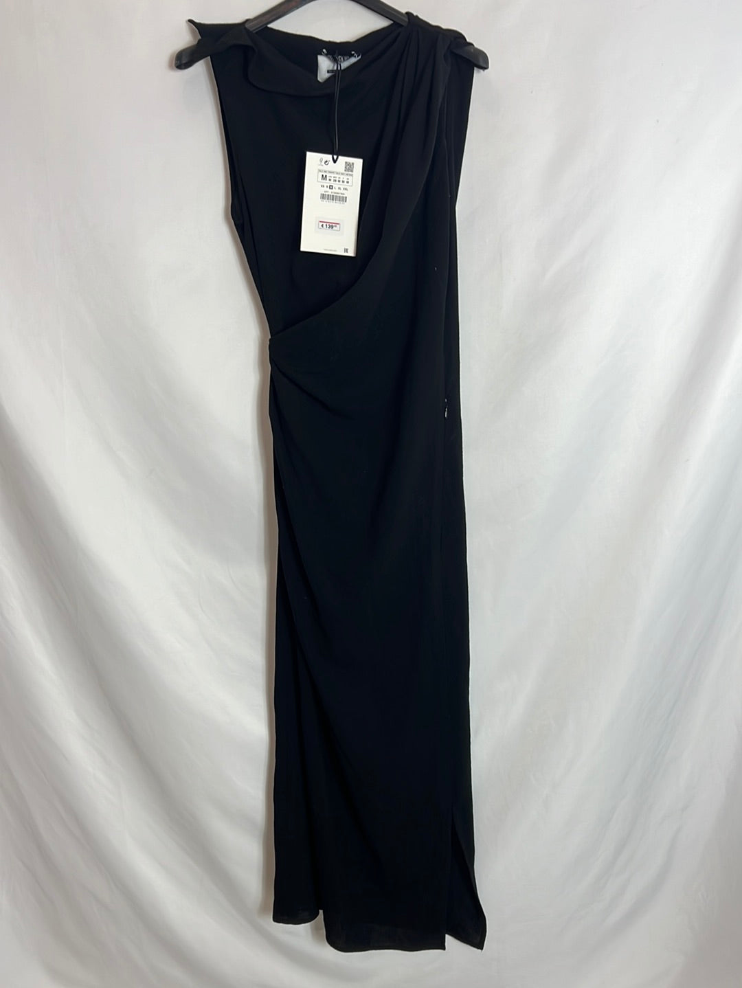 ZARA. Vestido negro textura fruncido. T M