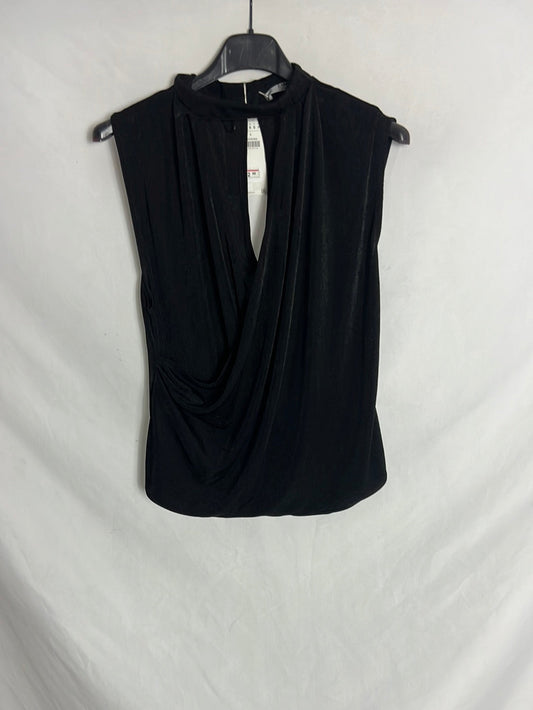 ZARA. Top negro fluido aperturas. T S