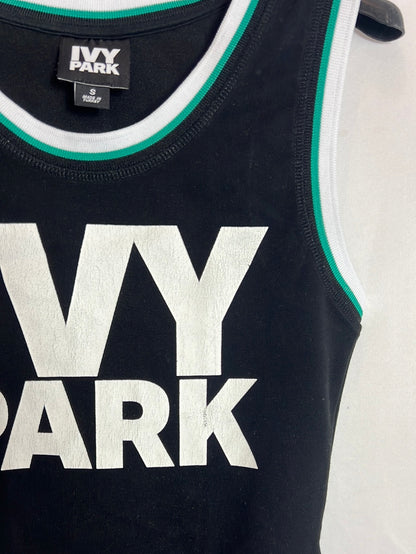 IVY PARK. Body negro letras blancas. T S ( tara)