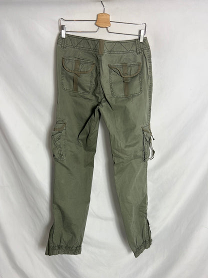 ESPRIT. Pantalón cargo verde. T 40 (tara)