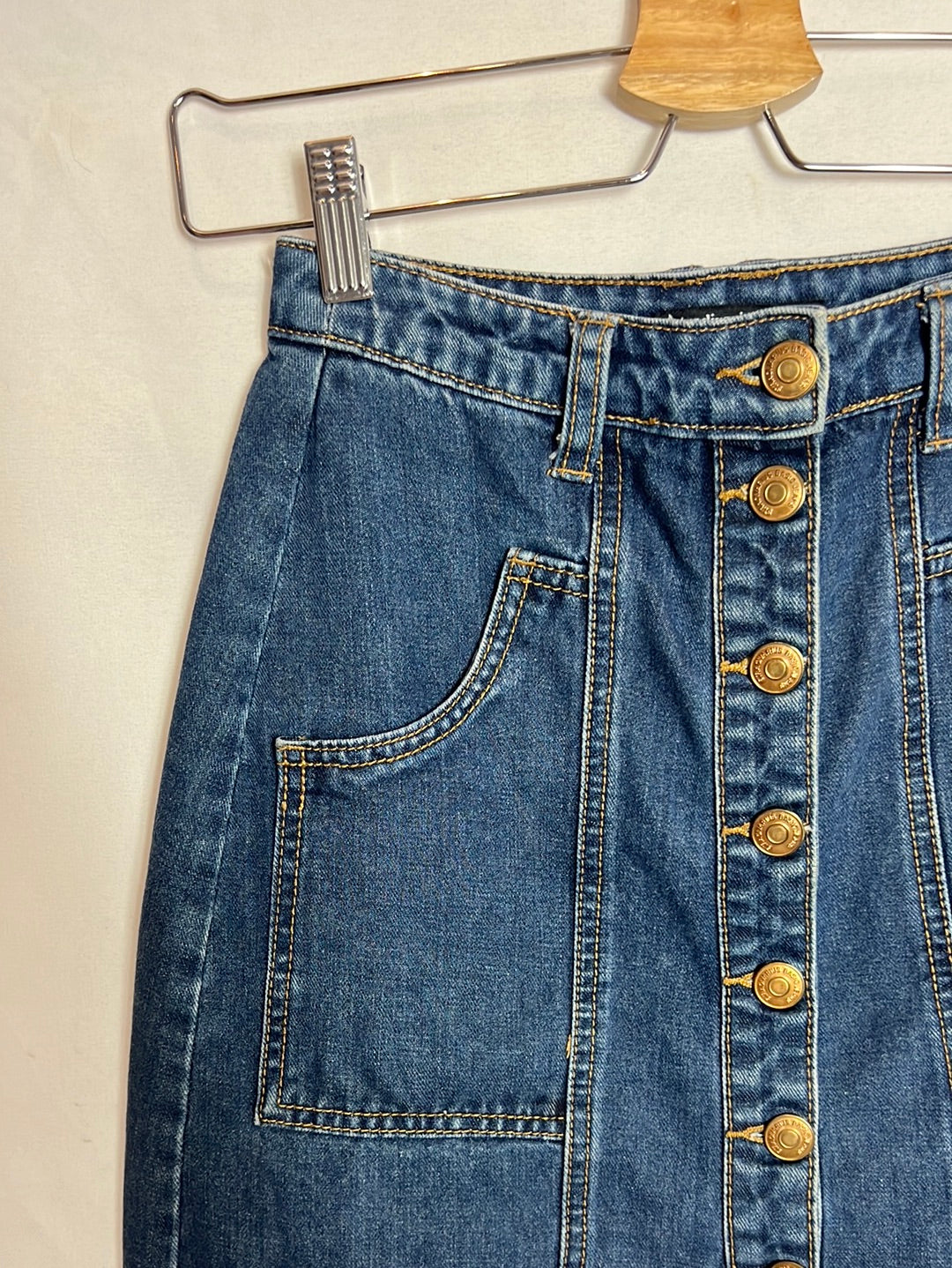 STRADIVARIUS. Falda denim corta T.34