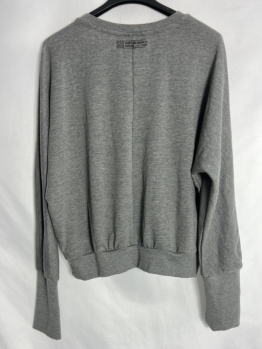 SH COLLECTION. Sudadera gris letras. T M