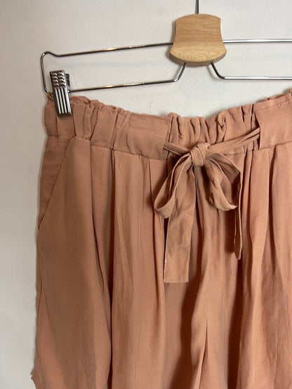 H&M. Pantalón corto rosa T.38