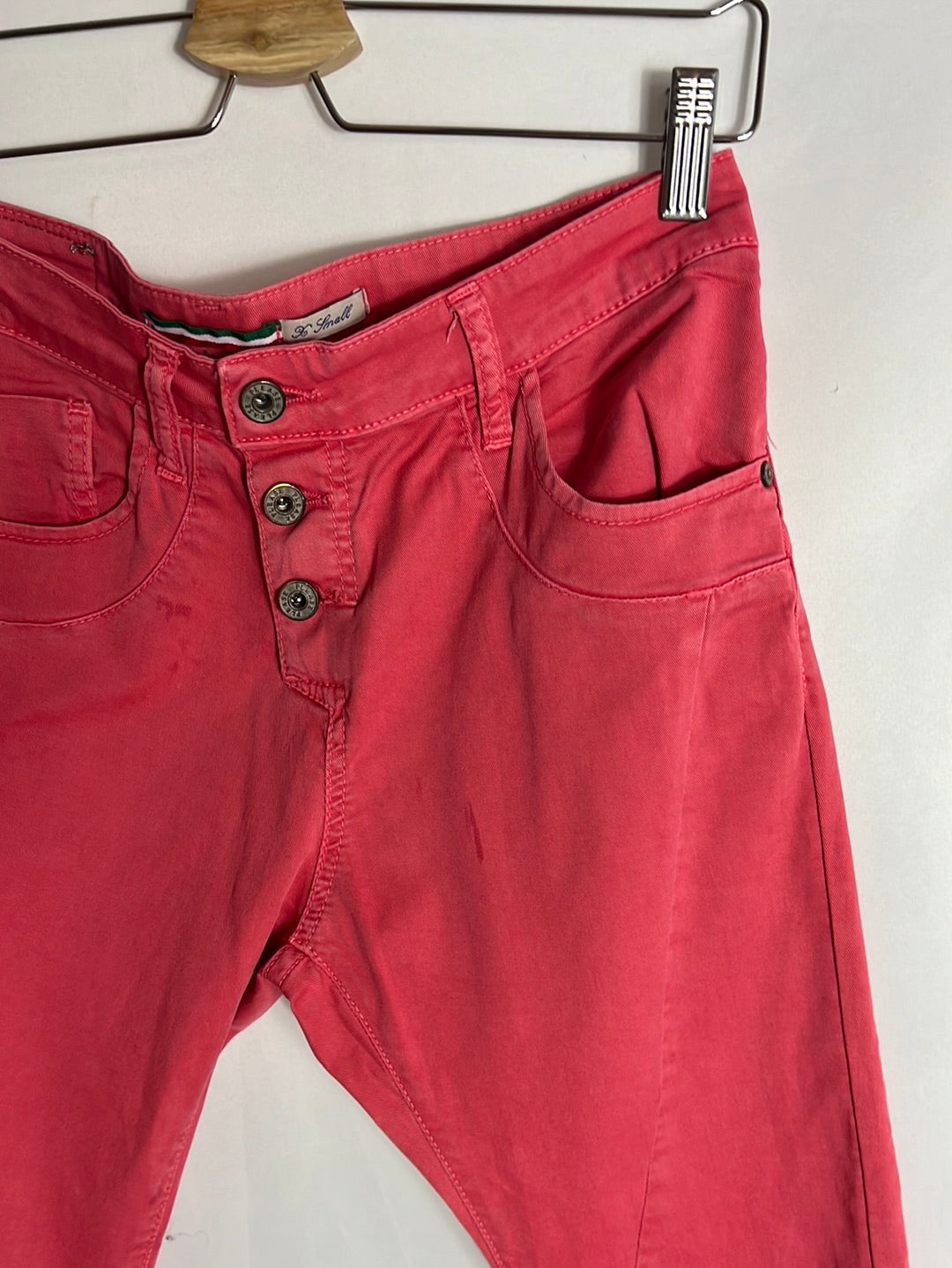 PLEASE. Pantalones denim pitillo rojos. T 36