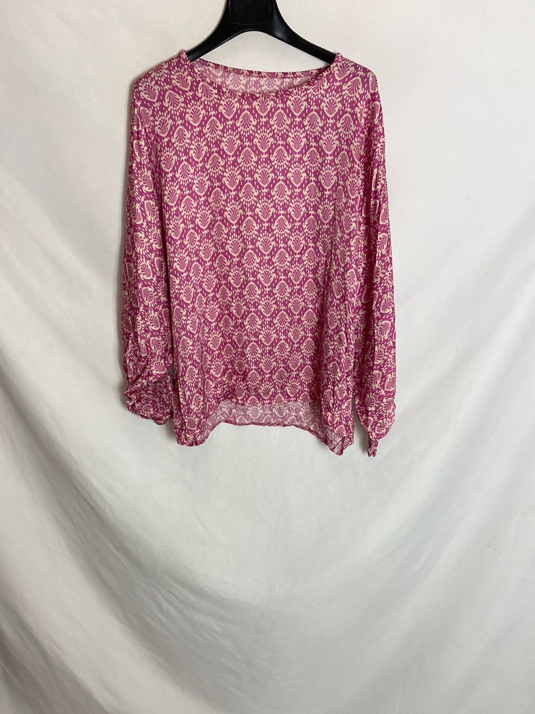 OTRAS. Blusa estampada rosa. T.M