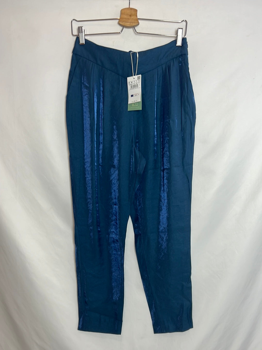 INTROPIA. Pantalón pinzas satinado azul. T M