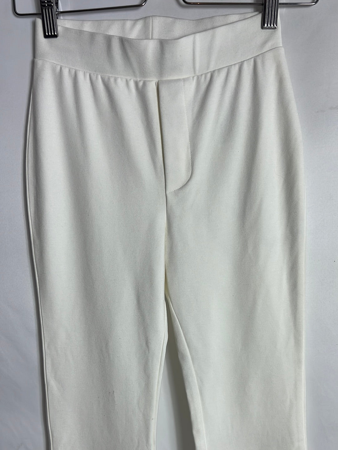 PULL&BEAR. Pantalón blanco elástico campana. T S