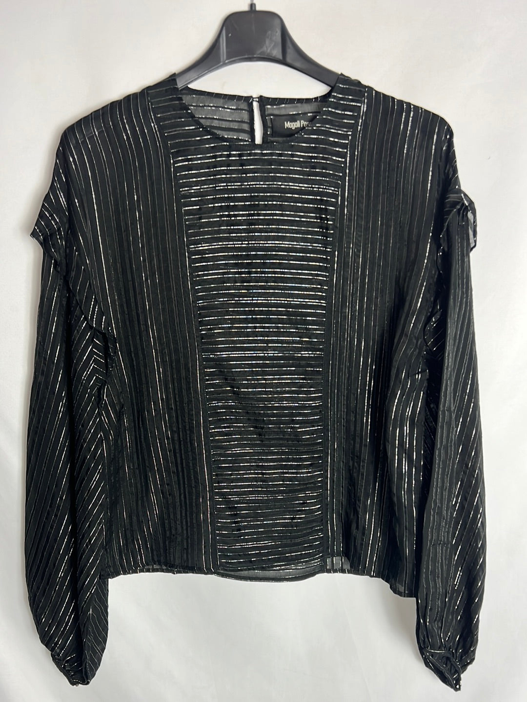 MAGALI PASCAL. Blusa negra semitransparente  hilos plateados. T S