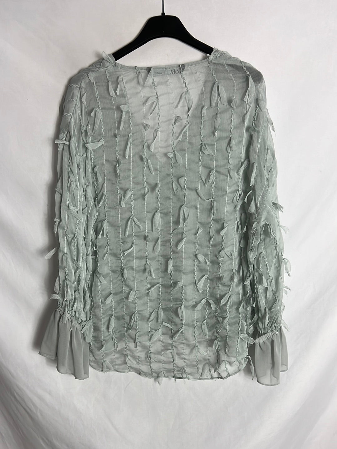 ZARA. Blusa verde claro flecos. T S