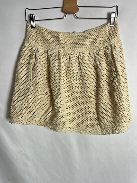 ZARA. Falda corta crochet beige. T XS