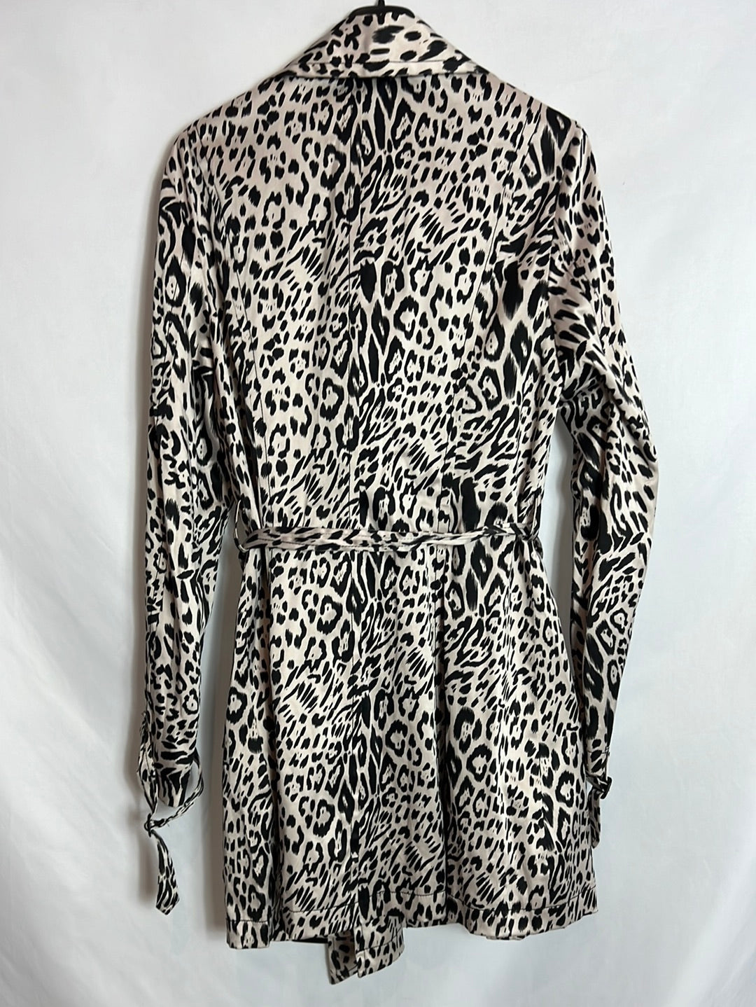 ANGEL. Gabardina satinada animal print. T M