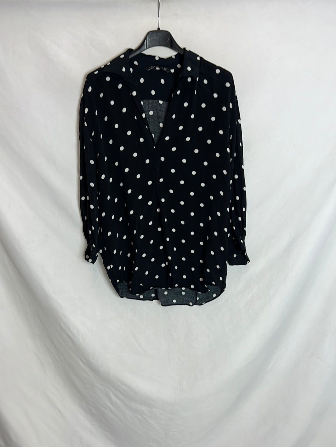 ZARA. Blusa negra lunares blancos T.XS