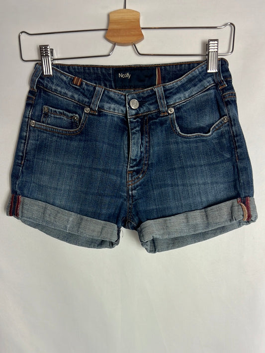 NOTIFY. Pantalón denim corto. T 25 (34)