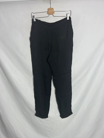 LAB. Pantalón negro fluido satinado. T M