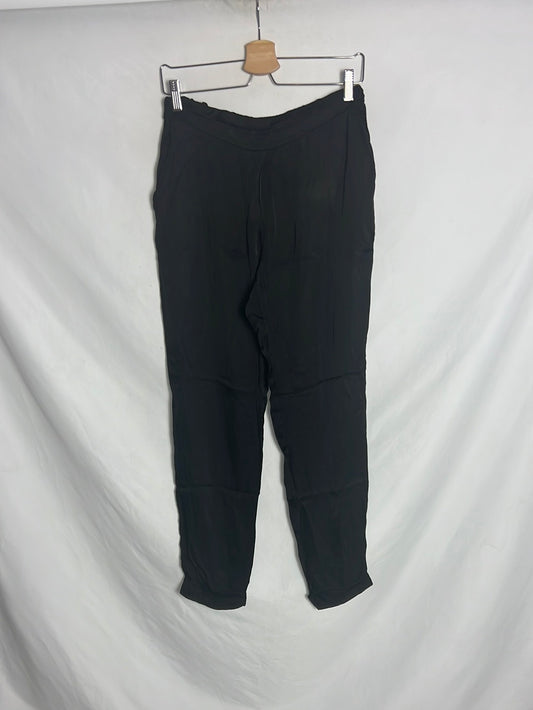 LAB. Pantalón negro fluido satinado. T M