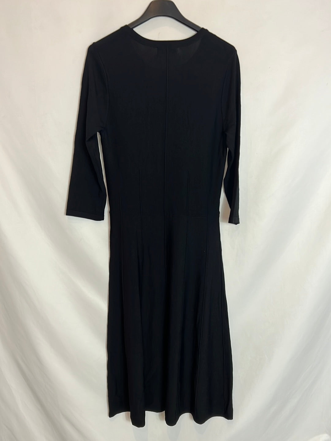 GALLERY. Vestido midi negro fluido. T S