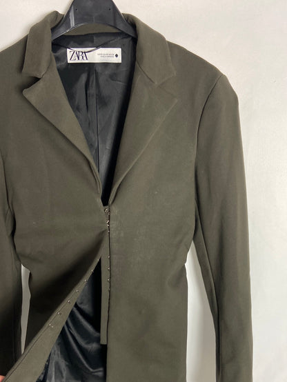 ZARA. Blazer verde entallada T.xs