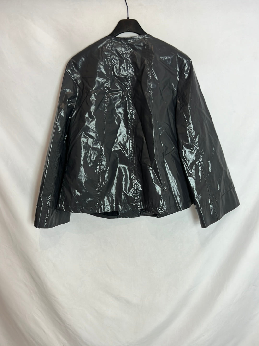 ZARA. Chaqueta acampanada gris impermeable. T M