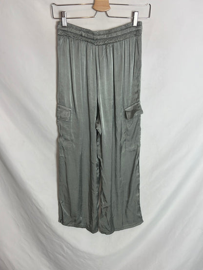 OTRAS. Pantalones cargo satinados. T.U