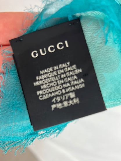 GUCCI. Pañuelo azul claro iniciales