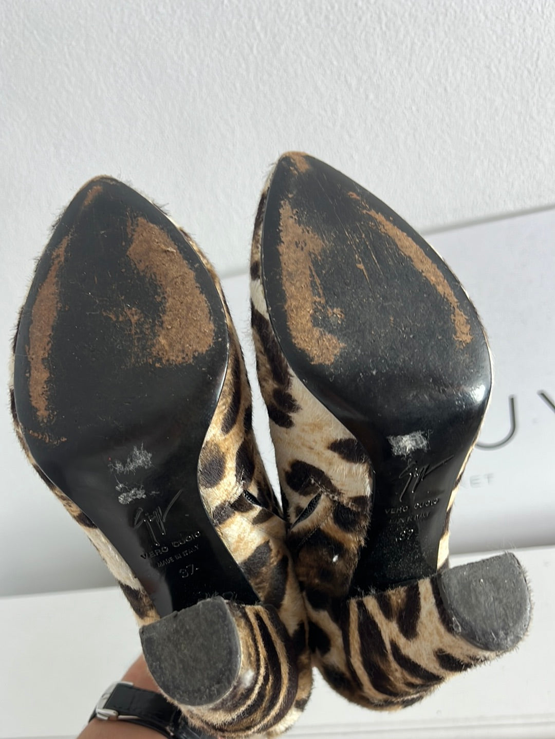 VERO CUOIO. Botines pelito animal print,. T 37