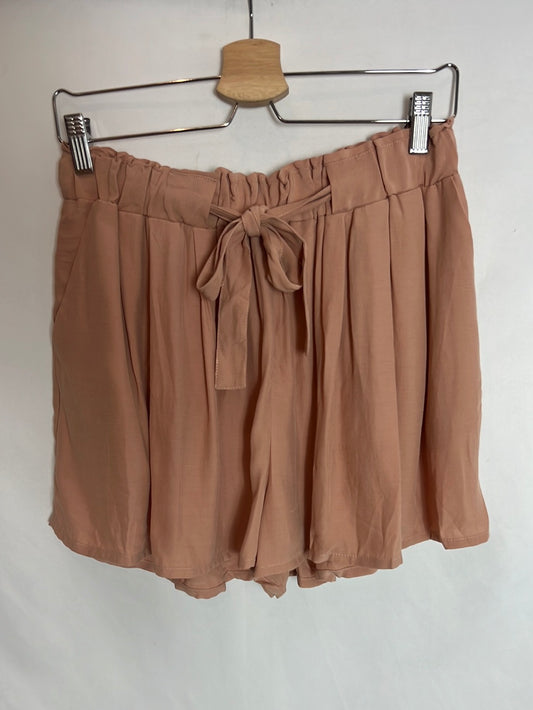 H&M. Pantalón corto rosa T.38