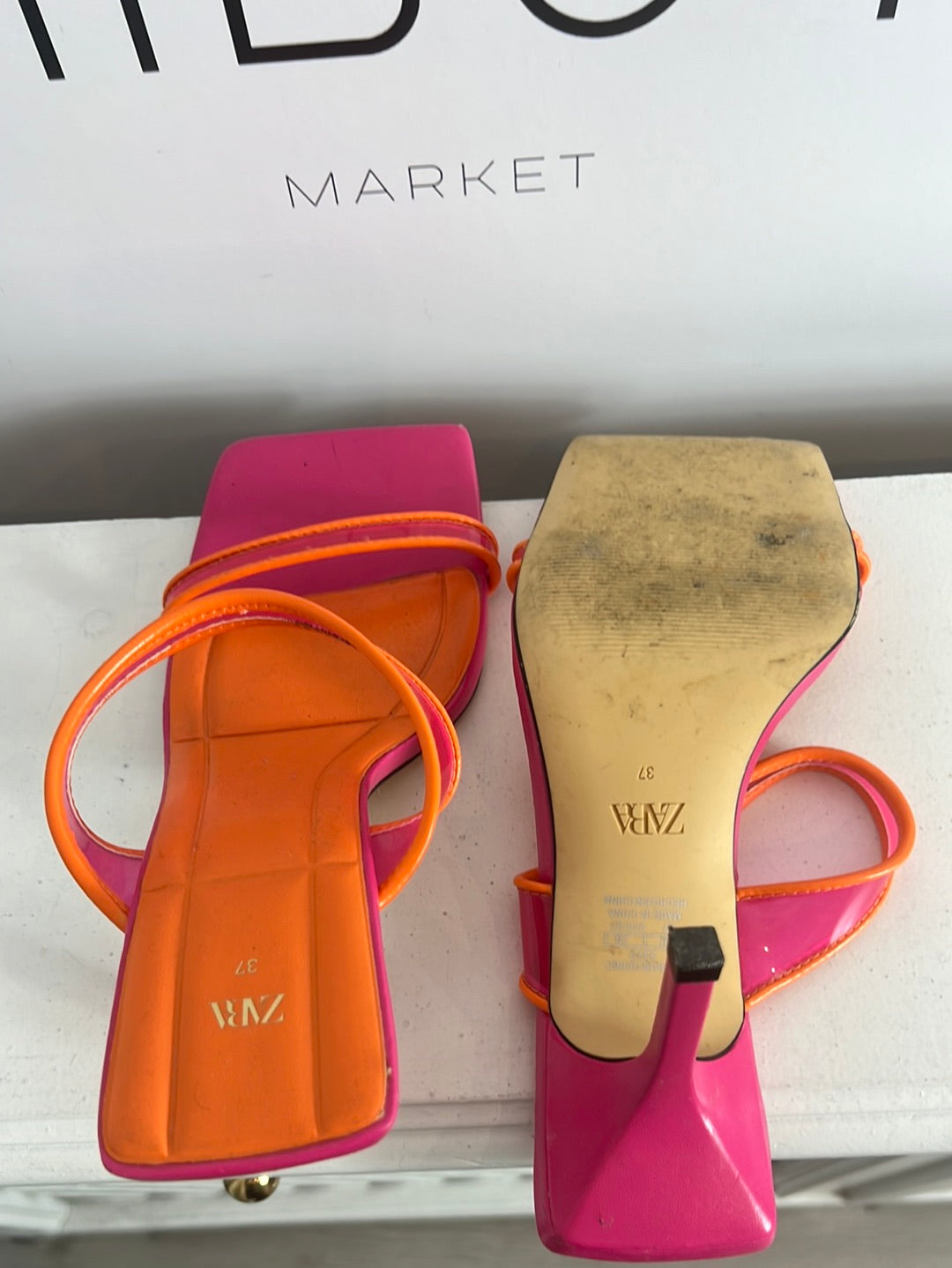 ZARA. Sandalia naranja y rosa. T 37