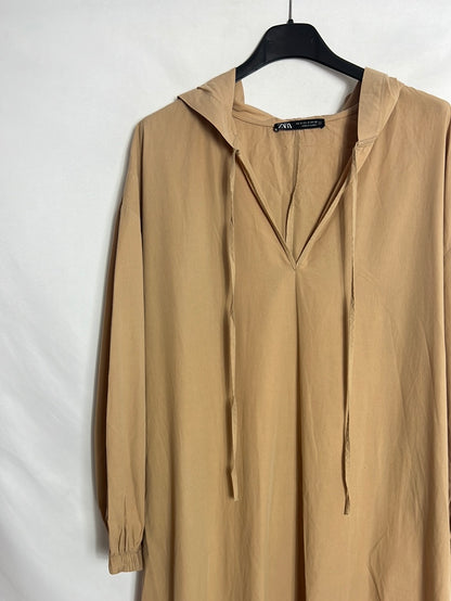 ZARA. Vestido midi capucha camel. T S