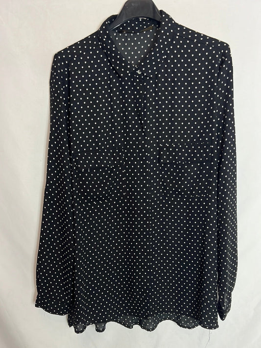 ZARA. Blusa negra lunares blancos bolsillos. T XL