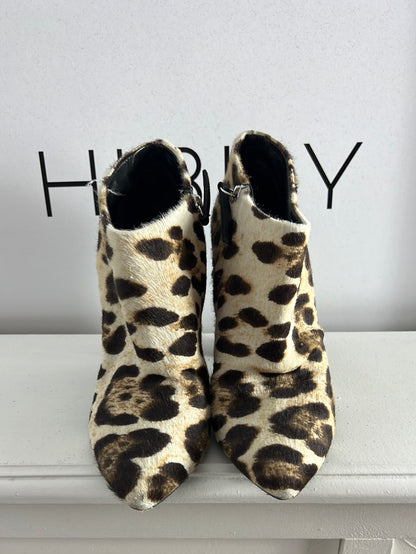 VERO CUOIO. Botines pelito animal print,. T 37