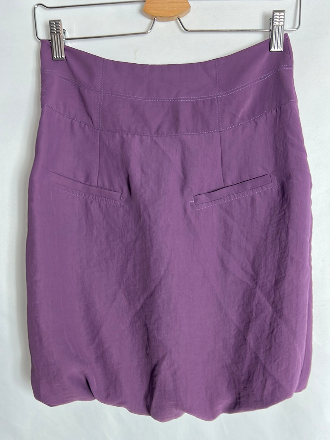 ZARA. Falda corta morada bolsillos. T XS