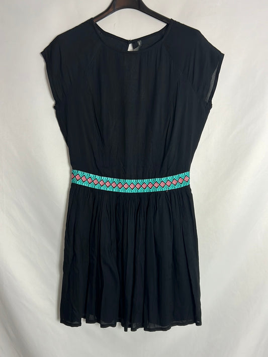 NAF NAF. Vestido corto negro cenefa. T 38