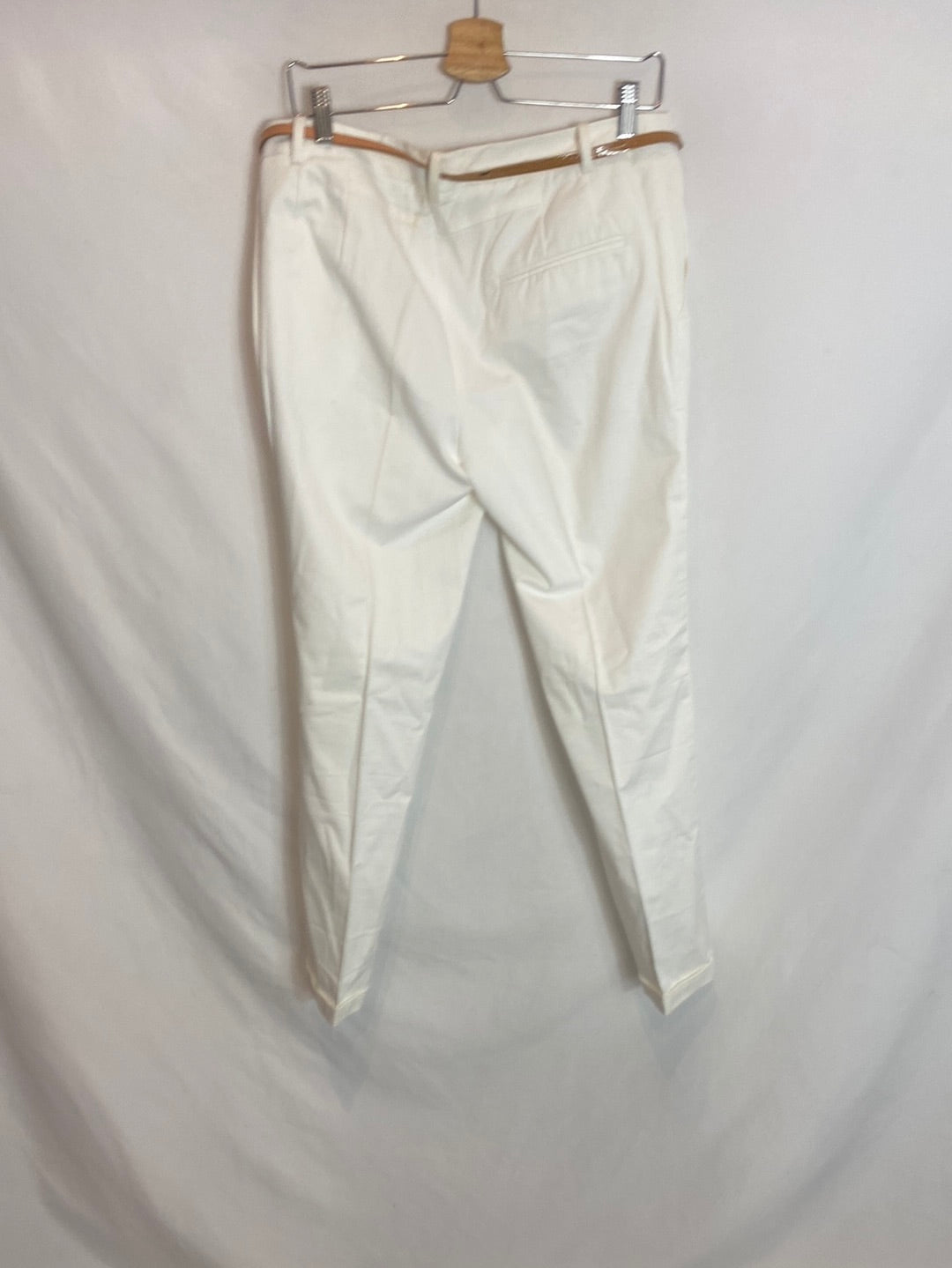 SFERA. Pantalón pinzas blanco. T.44