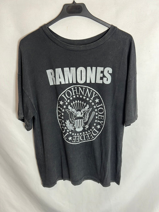 PULL&BEAR. Camiseta negra ramones T.s