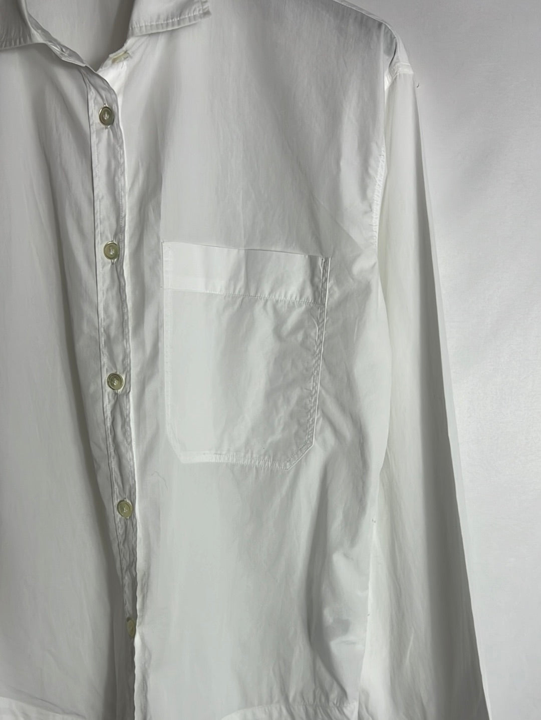 ROBERT FRIEDMAN. Camisa blanca bolsillo. T S