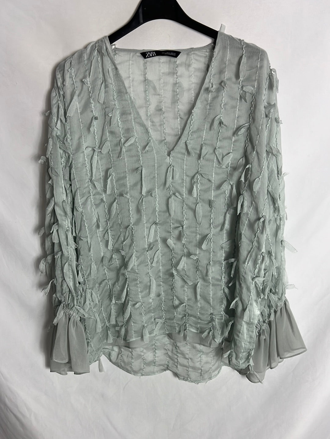 ZARA. Blusa verde claro flecos. T S