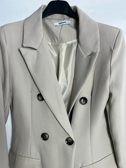 ARMONIAS. Blazer beige hombreras. T S