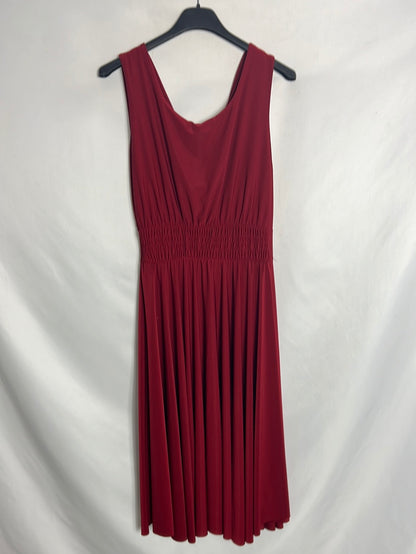 OTRAS. Vestido midi vino tinto fluido. T M