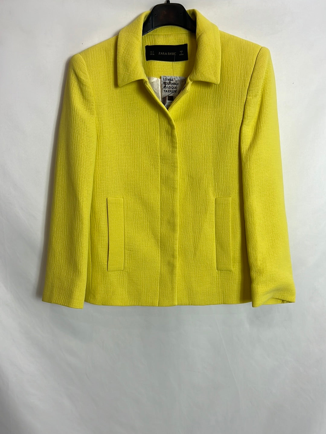 ZARA. Chaqueta amarilla textura. T S