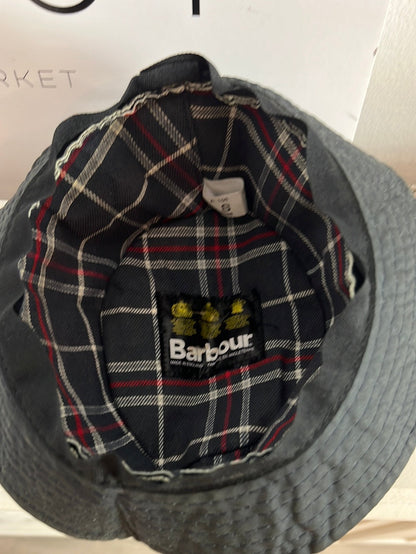 BARBOUR. Bucket hat negro. 32cm