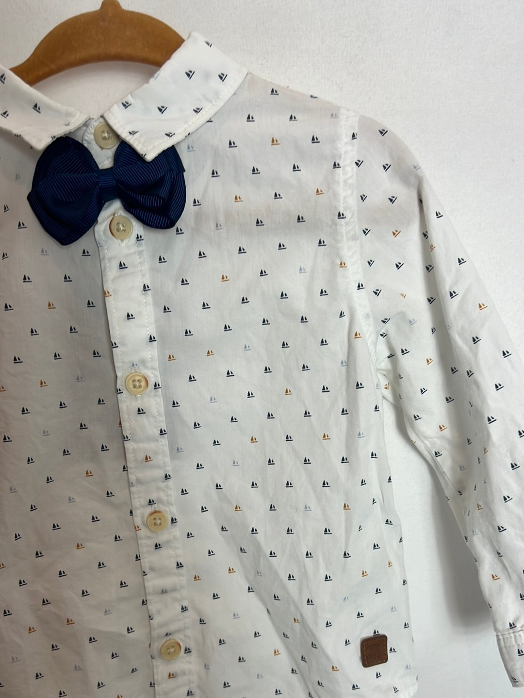 ZARA. Camisa barquitos pajarita. T 12-18 meses